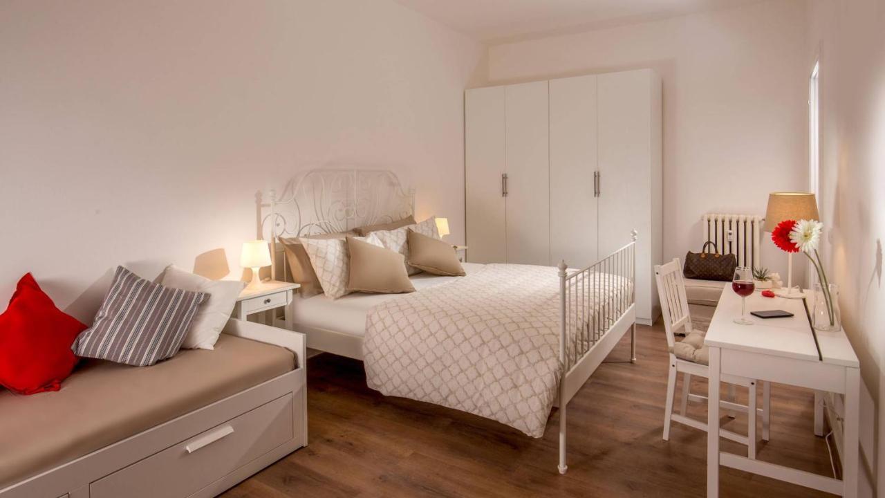 Sweet Rooms Piramide Bed And Breakfast Roma Exterior foto